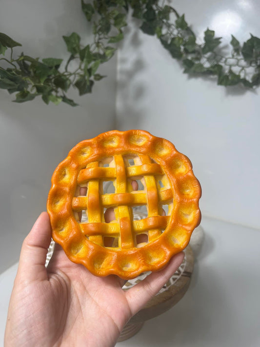 Embeds / Hand Painted Pie Crust